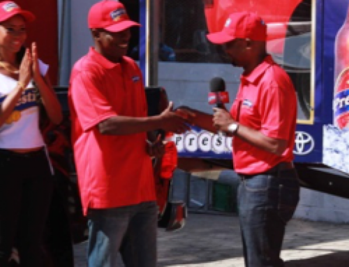 Remise de Toyota Hilux aux premiers gagnants du concours de Prestige « Anba Bouchon »